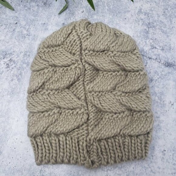 NWT L.I.B New York | Beige Knit Ponytail Beanie Hat - Picture 4 of 4